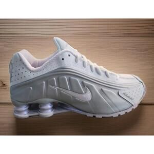 Size 7.5 - Nike Shox R4 Platinum Barely Grape W
